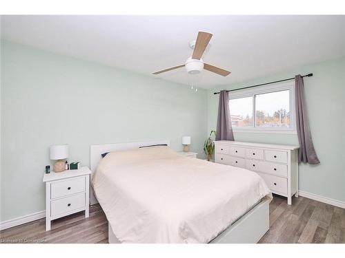 6-112 Morgan Avenue, Smithville, ON - Indoor Photo Showing Bedroom