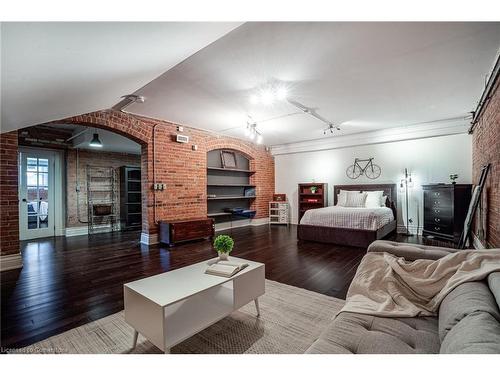 104-200 Stinson Street, Hamilton, ON - Indoor Photo Showing Living Room