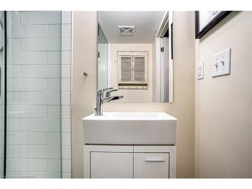 104-200 Stinson Street, Hamilton, ON - Indoor Photo Showing Bathroom