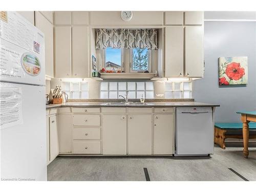 371 Niagara Street, Welland, ON - Indoor Photo Showing Kitchen With Double Sink