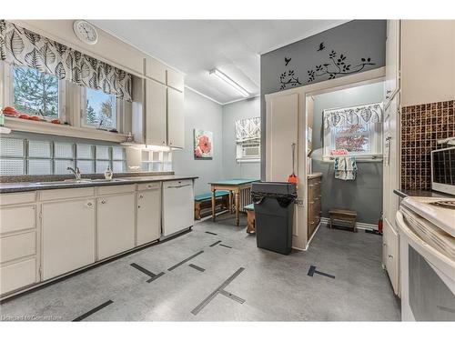 371 Niagara Street, Welland, ON - Indoor Photo Showing Kitchen