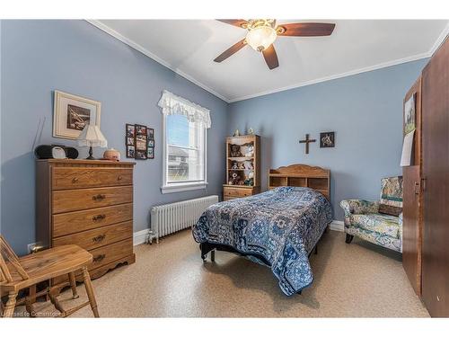 371 Niagara Street, Welland, ON - Indoor Photo Showing Bedroom