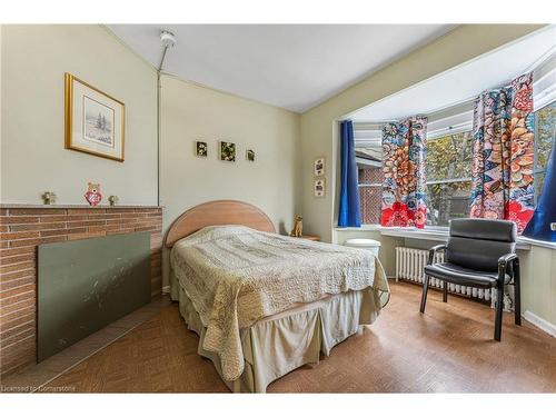 371 Niagara Street, Welland, ON - Indoor Photo Showing Bedroom