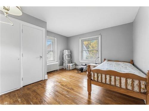 371 Niagara Street, Welland, ON - Indoor Photo Showing Bedroom