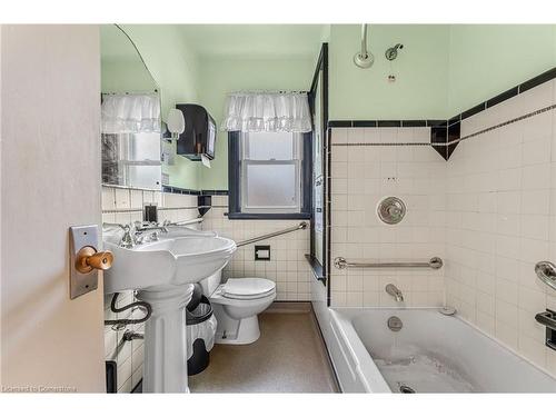 371 Niagara Street, Welland, ON - Indoor Photo Showing Bathroom