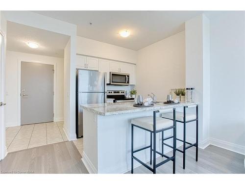 519-16 Concord Place, Grimsby, ON - Indoor Photo Showing Kitchen