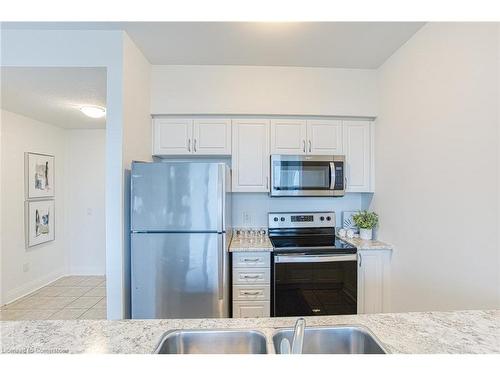 519-16 Concord Place, Grimsby, ON - Indoor Photo Showing Kitchen With Double Sink