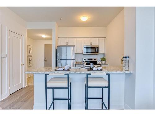 519-16 Concord Place, Grimsby, ON - Indoor Photo Showing Kitchen