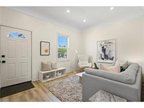 180 Wood Street E, Hamilton, ON - Indoor Photo Showing Living Room