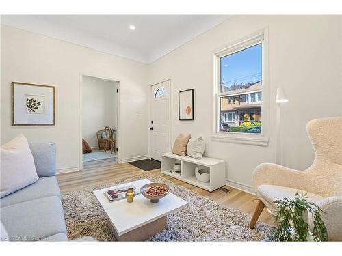 180 Wood Street E, Hamilton, ON - Indoor Photo Showing Living Room