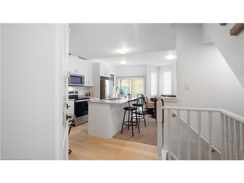 31-1465 Station Street, Fonthill, ON - Indoor Photo Showing Kitchen With Upgraded Kitchen