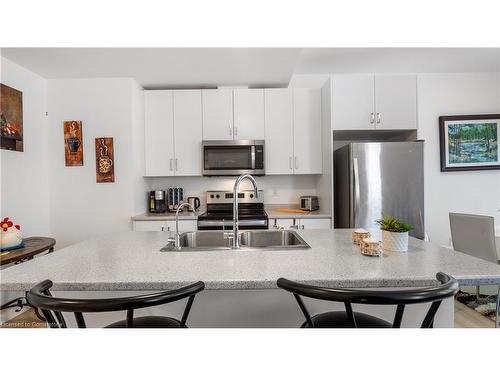 31-1465 Station Street, Fonthill, ON - Indoor Photo Showing Kitchen With Double Sink