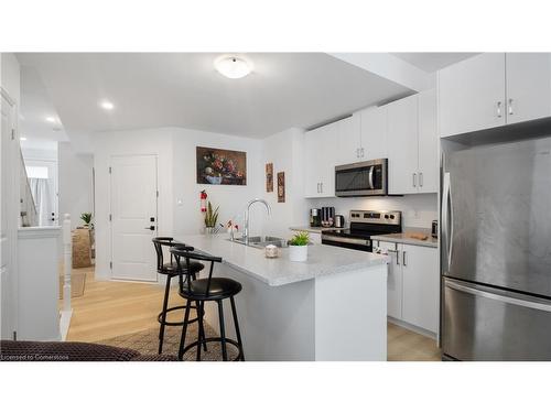 31-1465 Station Street, Fonthill, ON - Indoor Photo Showing Kitchen With Upgraded Kitchen