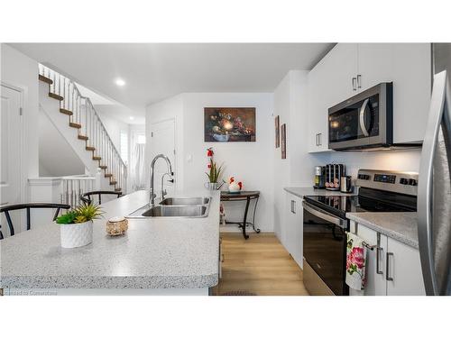 31-1465 Station Street, Fonthill, ON - Indoor Photo Showing Kitchen With Double Sink With Upgraded Kitchen