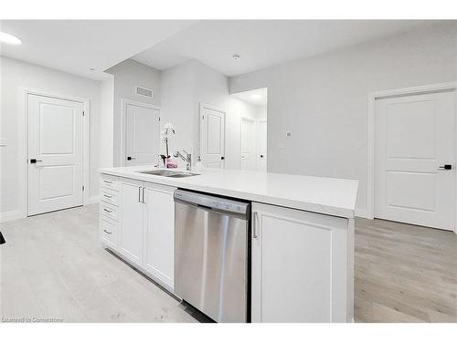 308-4514 Ontario Street, Beamsville, ON - Indoor Photo Showing Kitchen