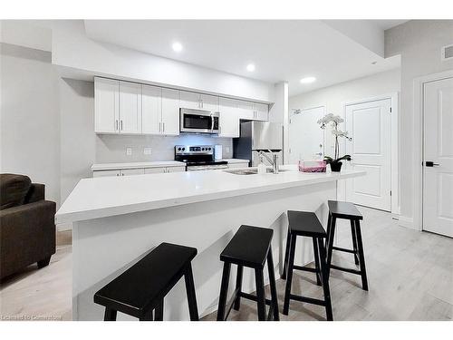 308-4514 Ontario Street, Beamsville, ON - Indoor Photo Showing Kitchen