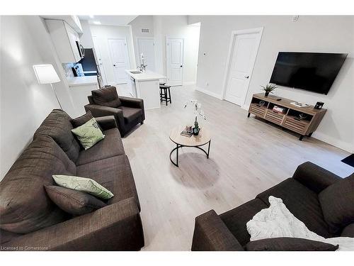 308-4514 Ontario Street, Beamsville, ON - Indoor Photo Showing Living Room