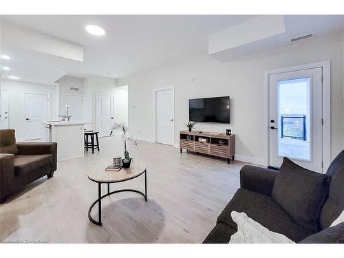 308-4514 Ontario Street, Beamsville, ON - Indoor Photo Showing Living Room