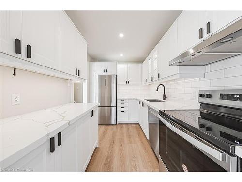 48-5033 Pinedale Avenue, Burlington, ON - Indoor Photo Showing Kitchen With Stainless Steel Kitchen With Upgraded Kitchen