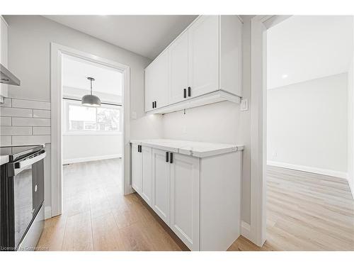 48-5033 Pinedale Avenue, Burlington, ON - Indoor Photo Showing Kitchen