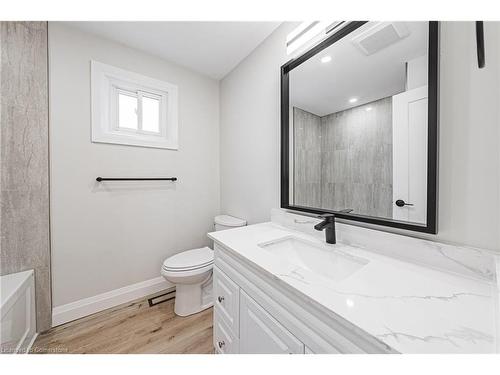 48-5033 Pinedale Avenue, Burlington, ON - Indoor Photo Showing Bathroom