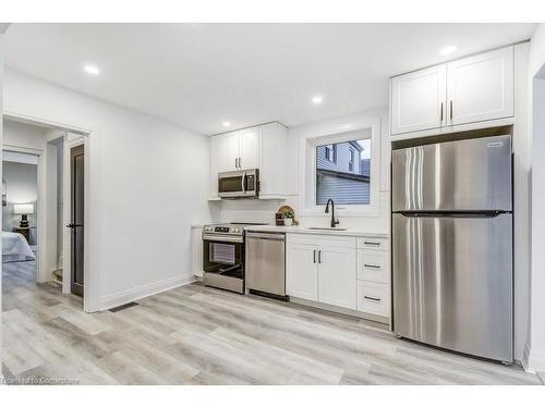 122 Kenilworth Avenue S, Hamilton, ON - Indoor Photo Showing Kitchen