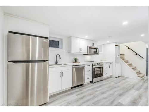 122 Kenilworth Avenue S, Hamilton, ON - Indoor Photo Showing Kitchen With Upgraded Kitchen