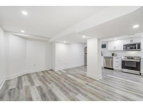 122 Kenilworth Avenue S, Hamilton, ON - Indoor Photo Showing Kitchen