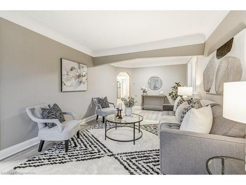 122 Kenilworth Avenue S, Hamilton, ON - Indoor Photo Showing Living Room