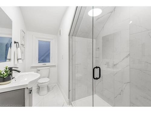 122 Kenilworth Avenue S, Hamilton, ON - Indoor Photo Showing Bathroom