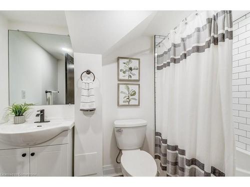 122 Kenilworth Avenue S, Hamilton, ON - Indoor Photo Showing Bathroom