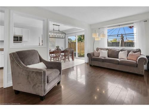 4116 Ashby Drive, Beamsville, ON - Indoor Photo Showing Living Room