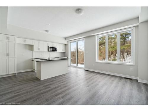 62-10 Birmingham Drive, Cambridge, ON - Indoor Photo Showing Kitchen