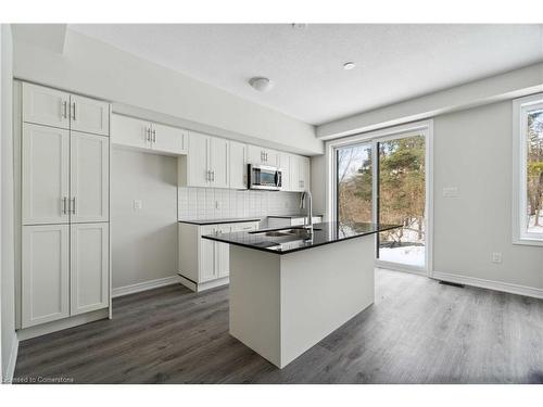 62-10 Birmingham Drive, Cambridge, ON - Indoor Photo Showing Kitchen