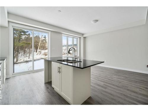 62-10 Birmingham Drive, Cambridge, ON - Indoor Photo Showing Kitchen With Double Sink