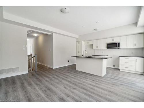 62-10 Birmingham Drive, Cambridge, ON - Indoor Photo Showing Kitchen