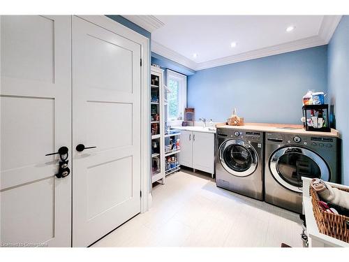 242 Burton Road, Oakville, ON - Indoor Photo Showing Laundry Room