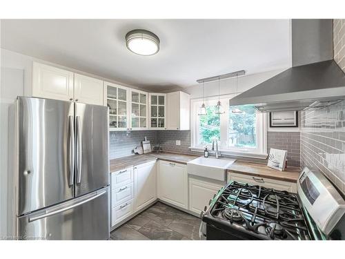 31 Academy Street, Ancaster, ON - Indoor Photo Showing Kitchen