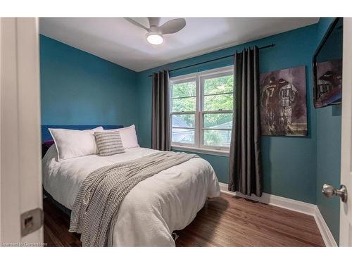 31 Academy Street, Ancaster, ON - Indoor Photo Showing Bedroom