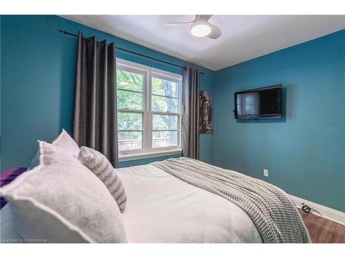 31 Academy Street, Ancaster, ON - Indoor Photo Showing Bedroom