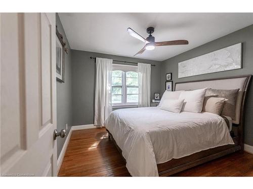 31 Academy Street, Ancaster, ON - Indoor Photo Showing Bedroom