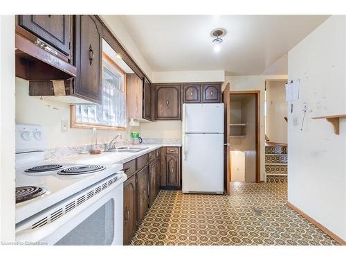 228 Eaglewood Drive, Hamilton, ON - Indoor Photo Showing Kitchen With Double Sink