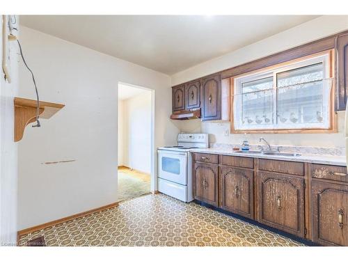 228 Eaglewood Drive, Hamilton, ON - Indoor Photo Showing Kitchen With Double Sink