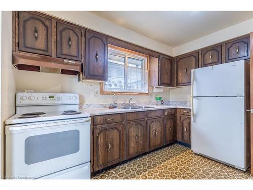 228 Eaglewood Drive, Hamilton, ON - Indoor Photo Showing Kitchen