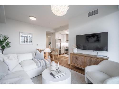 1301-500 Brock Avenue, Burlington, ON - Indoor Photo Showing Living Room