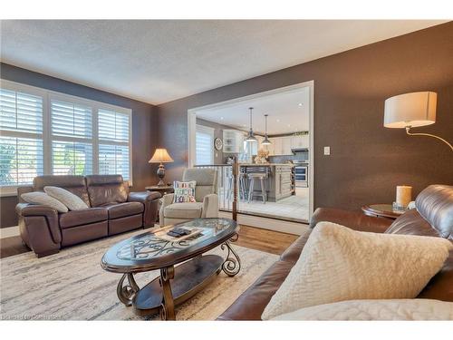 65 Derek Drive, Hamilton, ON - Indoor Photo Showing Living Room