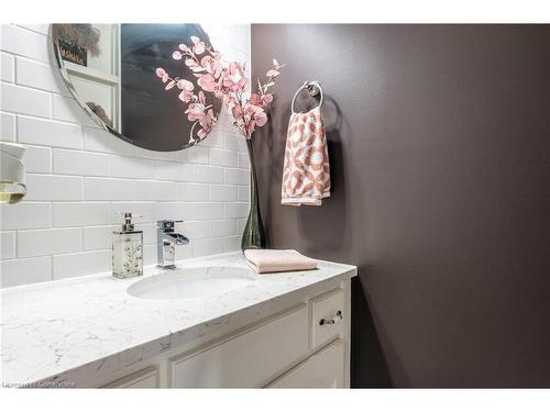 65 Derek Drive, Hamilton, ON - Indoor Photo Showing Bathroom