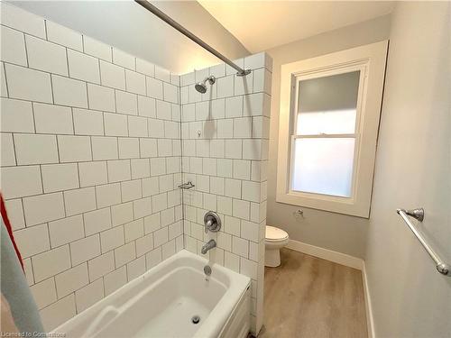 C-49 Victoria Avenue S, Hamilton, ON - Indoor Photo Showing Bathroom