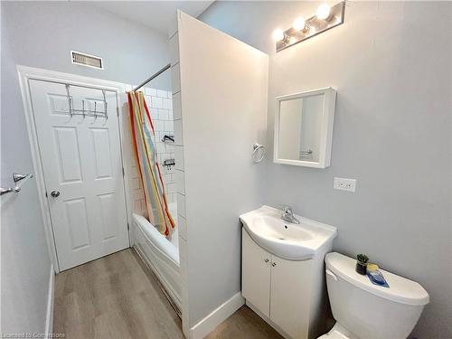 C-49 Victoria Avenue S, Hamilton, ON - Indoor Photo Showing Bathroom