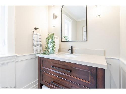 1016 North Shore Boulevard E, Burlington, ON - Indoor Photo Showing Bathroom